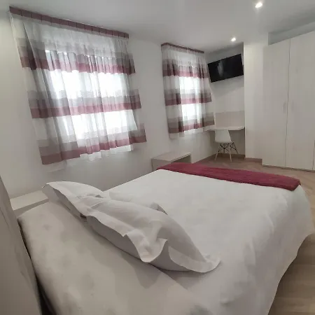 óleo Auto Check-in Pensión 3*
